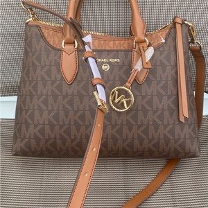 👜Michael Kors Austen Small Satchel👜